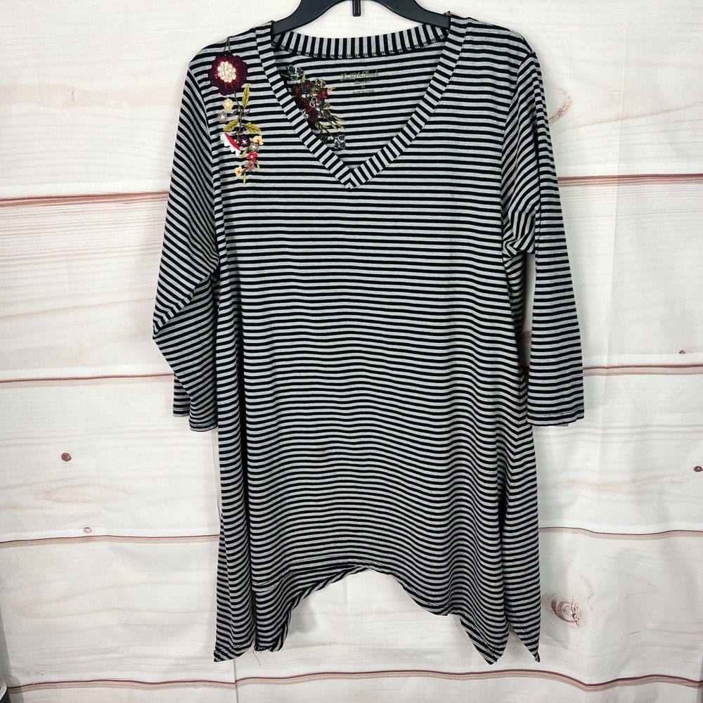 Needle & Threads Top Womens XL Black Gray Stripe Tunic Floral‎ Embroidered Tunic